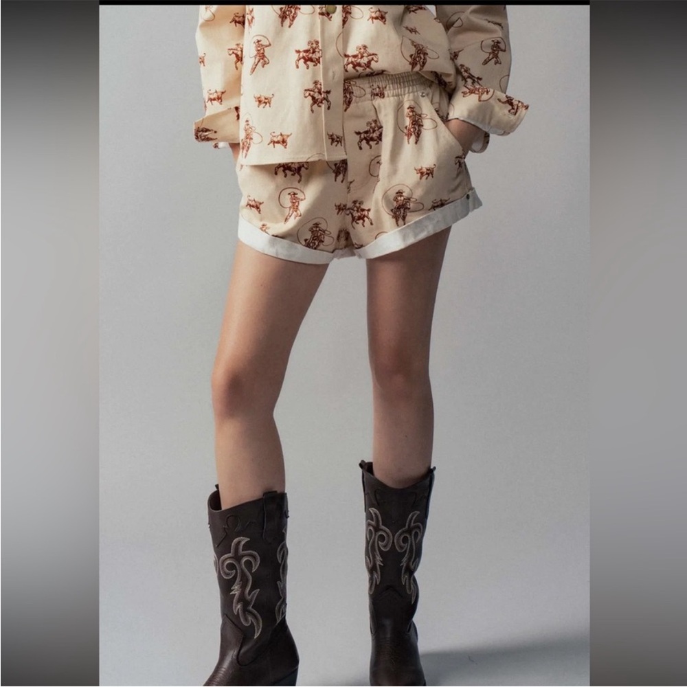 147. Western rodeo roundup elastic waist pull on short.